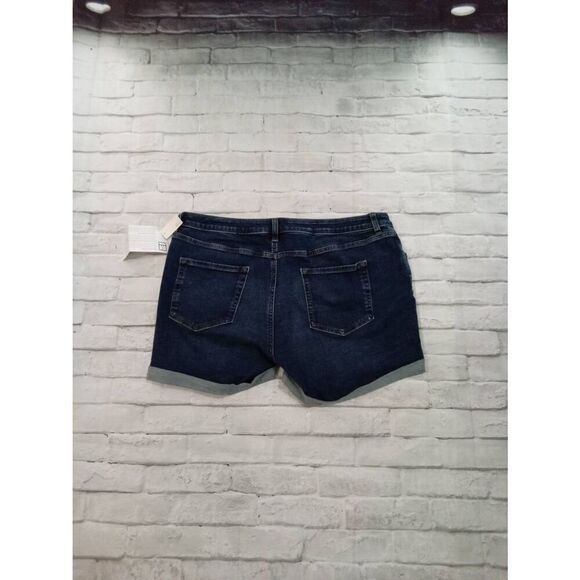 Amazon essentials  - Picture 2 of 3